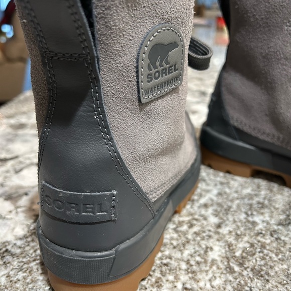 Sorel women’s boots size 6.5. Worn twice. Waterproof, warm ready to wear. - Picture 6 of 6